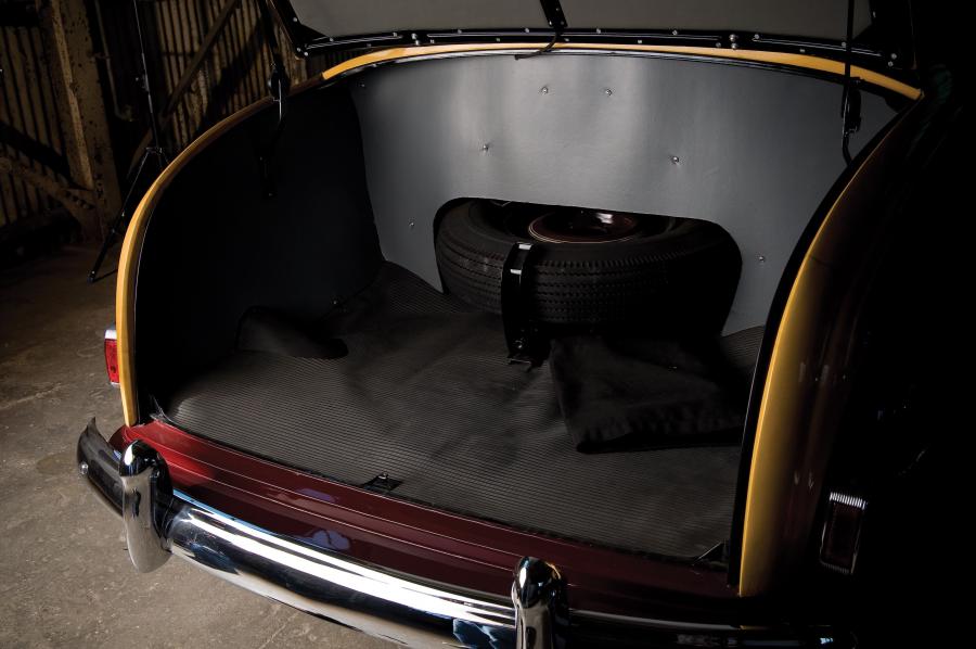  Ford Super DeLuxe Sportsman Convertible 1947 года  (фото 42 из 61)